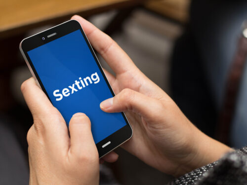 Sexting e minori: occhio a non finire nei guai