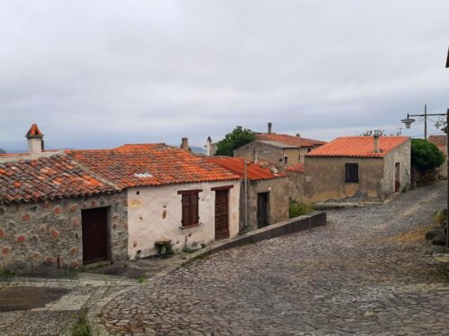 Sardegna. Rebeccu e la maledizione delle trenta case