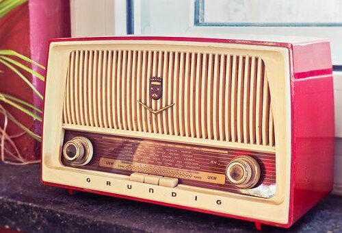 Radio Story. Radio Luxembourg, primo esempio europeo di radio di flusso
