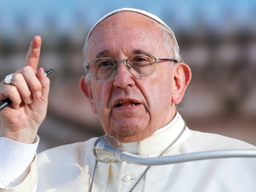 Papa Francesco dice no al mito dell’eterna giovinezza: ‘le rughe sono testimonianza dell’esperienza’